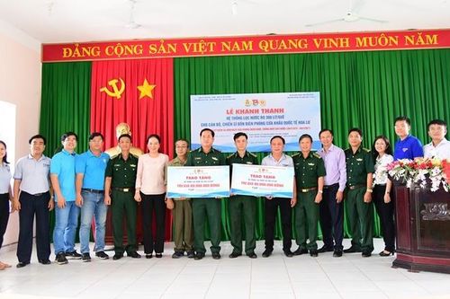 Trao tặng hệ thống lọc nước cho Đồn Biên phòng cửa khẩu quốc tế Hoa Lư