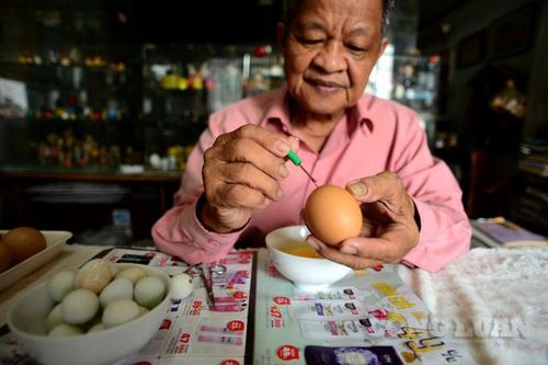 'Phù thủy' biến vỏ trứng thành tác phẩm nghệ thuật ở Sài Gòn
