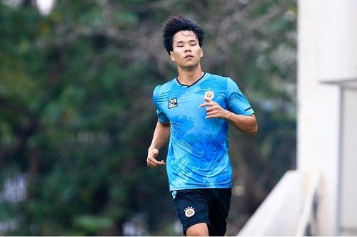 Hậu vệ Văn Dũng phẫu thuật thành công