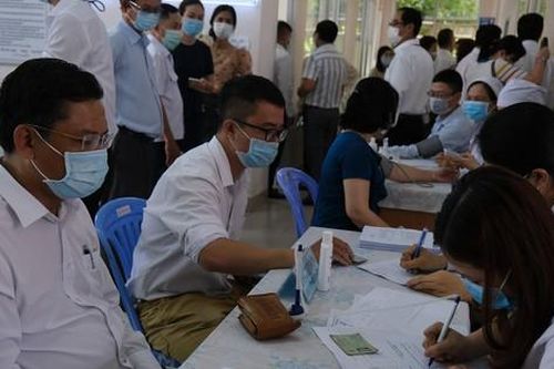 Chủ tiệm làm tóc ở Campuchia về Việt Nam nghi mắc COVID-19