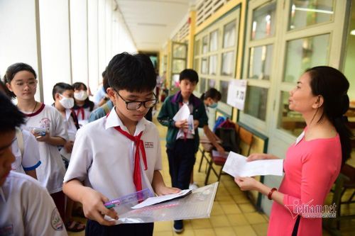 Lo 'vỡ trận' nếu Hà Nội dừng tuyển song bằng lớp 6