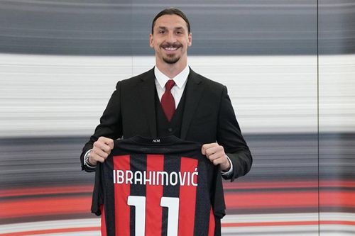 Ibrahimovic ký gia hạn với Milan đến năm 40 tuổi