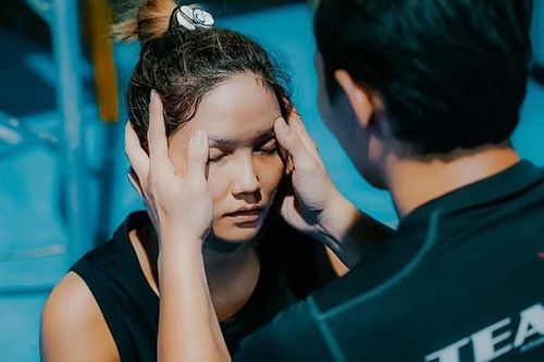 H'Hen Niê bị võ sư Tuấn Hạc đá văng xa ra 5 mét trong phim '578'