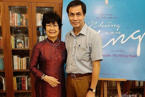 Thơ Nguyễn Thị Hồng Ngát giống như trầm tích