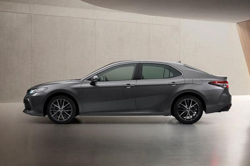 Chi tiết Toyota Camry 2021 vừa ra mắt