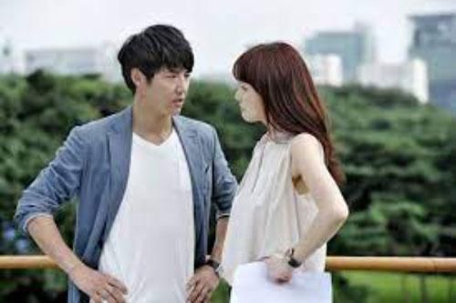 Ngày bố tôi mất, chị dâu vẫn đi làm bình thường, đồng nghiệp góp ý thì chị bỏ về nhà nằm chứ nhất quyết không chịu tang