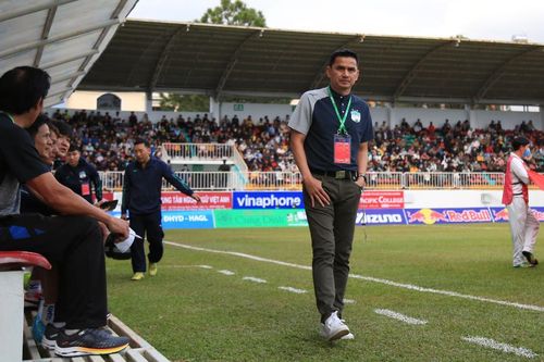 Hãy tôn trọng HLV Park Hang Seo và Kiatisak!