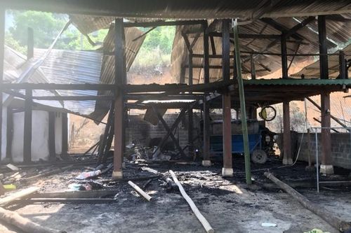 Mâu thuẫn với vợ, chồng xả khí gas phóng hỏa đốt nhà