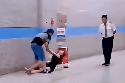 Chàng trai từ bỏ mối tình 8 năm dù bạn gái khóc lóc cầu xin, nguyên nhân khiến nhiều người ngán ngẩm
