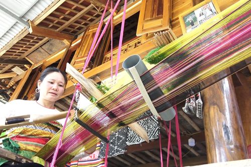 Duy trì và phát triển nghề Dệt thổ cẩm ở Bá Thước