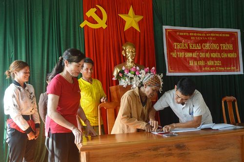 150 triệu đồng 'hỗ trợ sinh kế' cho hộ nghèo, cận nghèo xã Ia Krăi