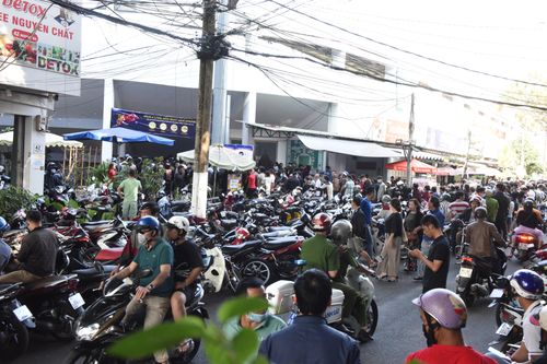 Bao giờ dẹp bỏ nạn 'phe vé'?