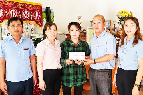 MIC Khánh Hòa: Chi trả bảo hiểm cho các gia đình có học sinh bị tử vong do đuối nước