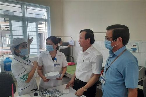 Kiểm tra công tác chuẩn bị tiêm vắc xin phòng COVID - 19