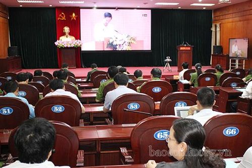 Đẩy mạnh đơn giản hóa thủ tục hành chính, giấy tờ công dân