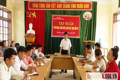 Mai Sơn: Tập huấn tiêm phòng bệnh viêm da nổi cục trên trâu bò cho 30 cán bộ thú y và thú y viên