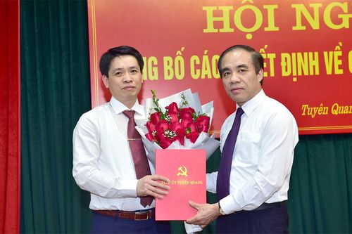 Công bố các quyết định về công tác cán bộ