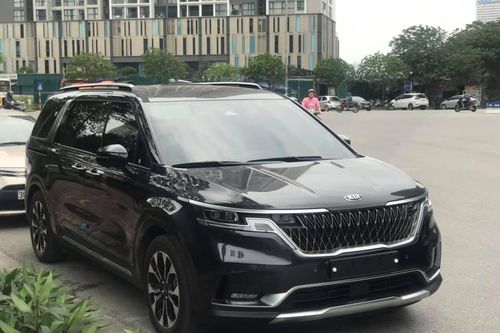 Kia Sedona 2021 bị bắt gặp trên đường phố Hà Nội