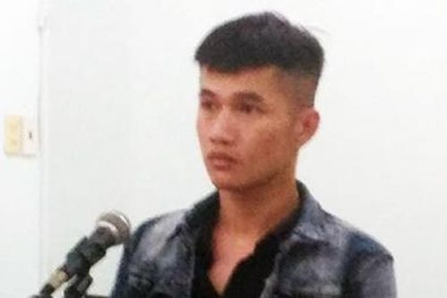Chồng vác búa đập nát xe của vợ cũ