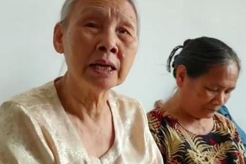 Nhà nghiêng, tường nứt vì công trình xây dựng, gần chục gia đình ở Hà Nội 'ăn không ngon, ngủ không yên'