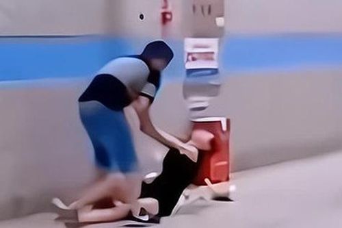 Nhà gái thách cưới 1,7 tỉ đồng 'không bớt một xu' khiến anh trai tái mặt rút êm, cảnh tượng níu kéo giữa đường như phim gây tranh cãi MXH