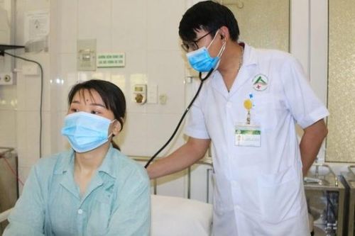 Ăn 3 con đuông cọ, một phụ nữ sốc phản vệ phải cấp cứu