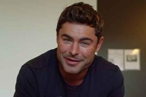 Zac Efron gây sốc với gương mặt cứng đơ như búp bê Ken, đến fan ruột cũng không nhận ra