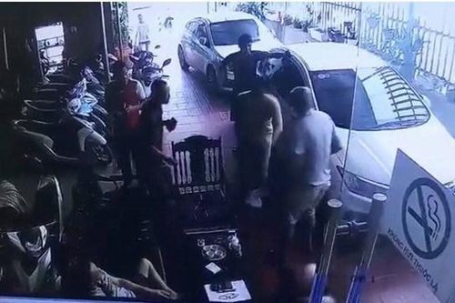Đâm chết người vì không chuộc được điện thoại