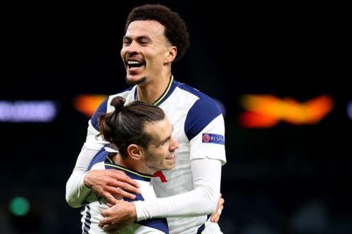 Nhiều cầu thủ Tottenham ăn mừng khi Mourinho bị sa thải