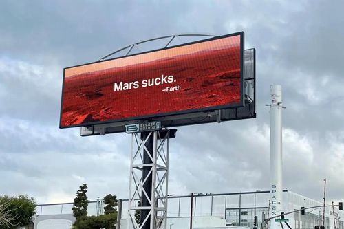 Thuê biển quảng cáo phản đối Elon Musk
