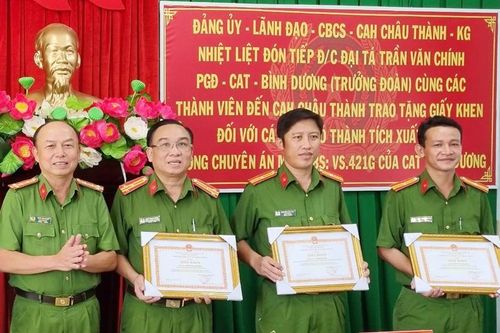 Bắt kẻ giết người, 6 công an được thưởng nóng