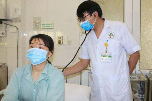 Nhập viện sau khi ăn 3 con đuông cọ