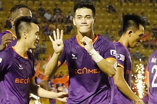 Thủ môn gây sốc thế giới giúp loại Bình Dương tại Cúp quốc gia