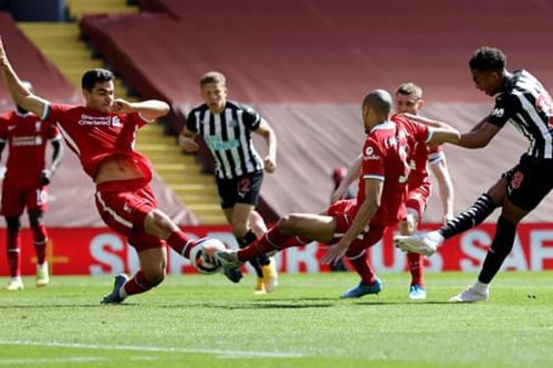 Phung phí quá nhiều cơ hội, Liverpool bị Newcastle chia điểm trên sân nhà
