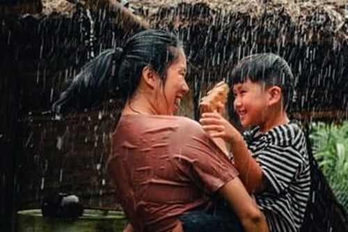 'Hóa giải' nỗi đau chiến tranh bằng phim 'Khúc mưa'