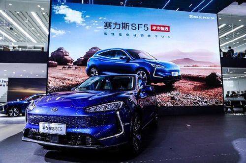 'Soi' ôtô đầu tiên của hãng điện thoại Huawei, từ 769 triệu đồng