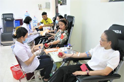 Hơn 500 cán bộ, giáo viên quận Tây Hồ tham gia hiến máu tình nguyện