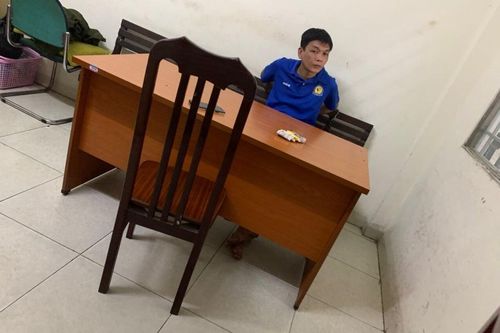 Nghe tiếng tri hô 'cướp, cướp' CSGT dùng mô tô truy đuổi bắt cướp trên phố cổ