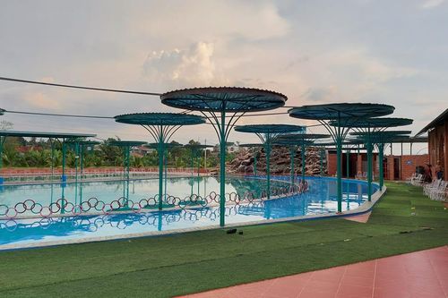 Học sinh lớp 2 tử vong trong lúc tắm ở hồ bơi