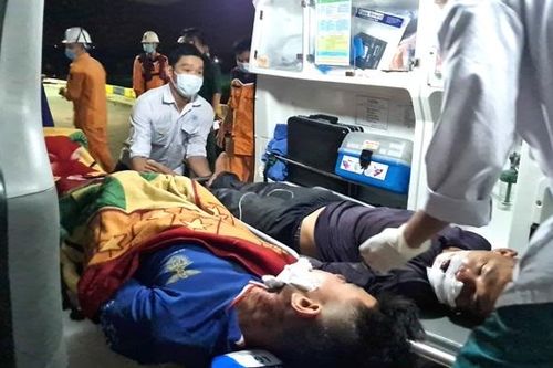Ứng cứu kịp thời 2 thuyền viên bị tai nạn trên biển