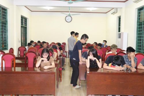 Bắt giữ nhóm đối tượng đang ''mở tiệc'' ma túy tại quán karaoke
