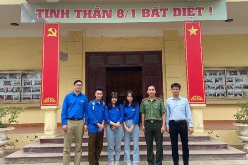 Đoàn Thanh niên Đại học Luật Hà Nội tuyên truyền pháp luật bầu cử