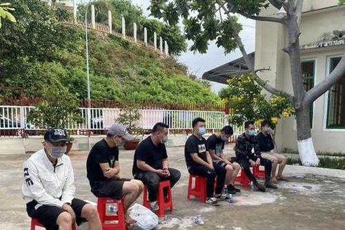 Bắt 7 người Trung Quốc xuất cảnh trái phép sang Campuchia