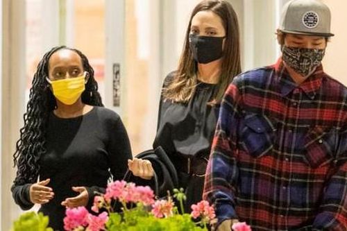 Lâu mới lộ diện, Pax Thiên gây bất ngờ với thân hình cao lớn hơn mẹ Angelina Jolie