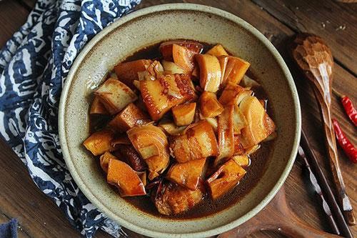 Cho thêm củ này, món ba chỉ kho sẽ hấp dẫn hơn nhiều