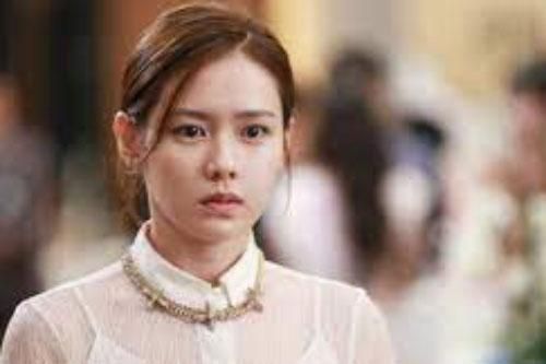 Thấy mẹ chồng lén lút đến phòng khám sản, tôi âm thầm đi theo để rồi 'chôn chân' trước cảnh tượng ám ảnh