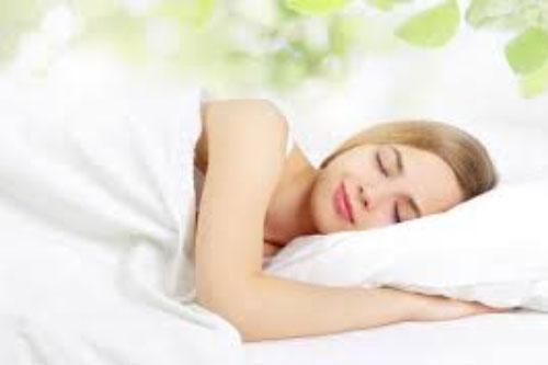 4 mẹo khoa học giúp bạn chìm vào giấc ngủ nhanh chóng