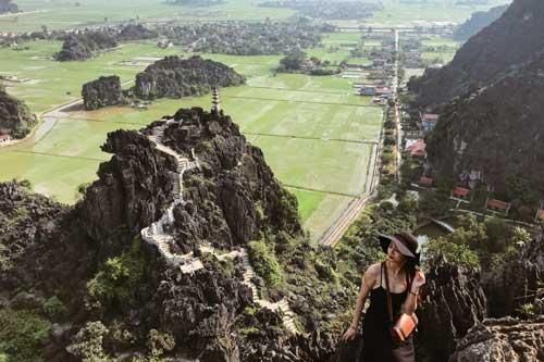 Hang Múa đẹp mê mẩn giữa cố đô Hoa Lư mùa lúa xanh