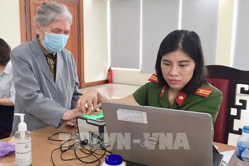 Gia Lai tạo điều kiện cấp thẻ căn cước công dân vào ban đêm cho bà con