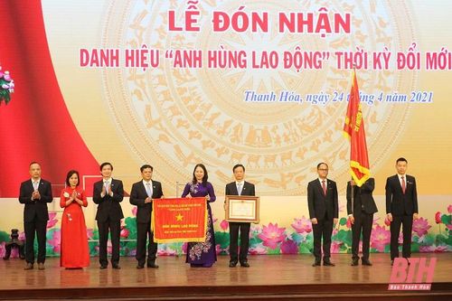 Bệnh viện Đa khoa tỉnh Thanh Hóa đón nhận danh hiệu Anh hùng lao động thời kỳ đổi mới